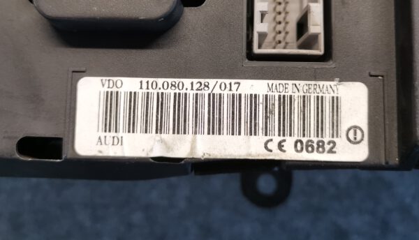 Audi A6 4B C5 FIS Tacho 4B0920935E Kombiinstrument Benzin VDO – Bild 6